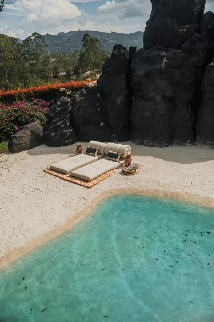 SET DESIGN VOLCANIC BEACH 2 JCA00066