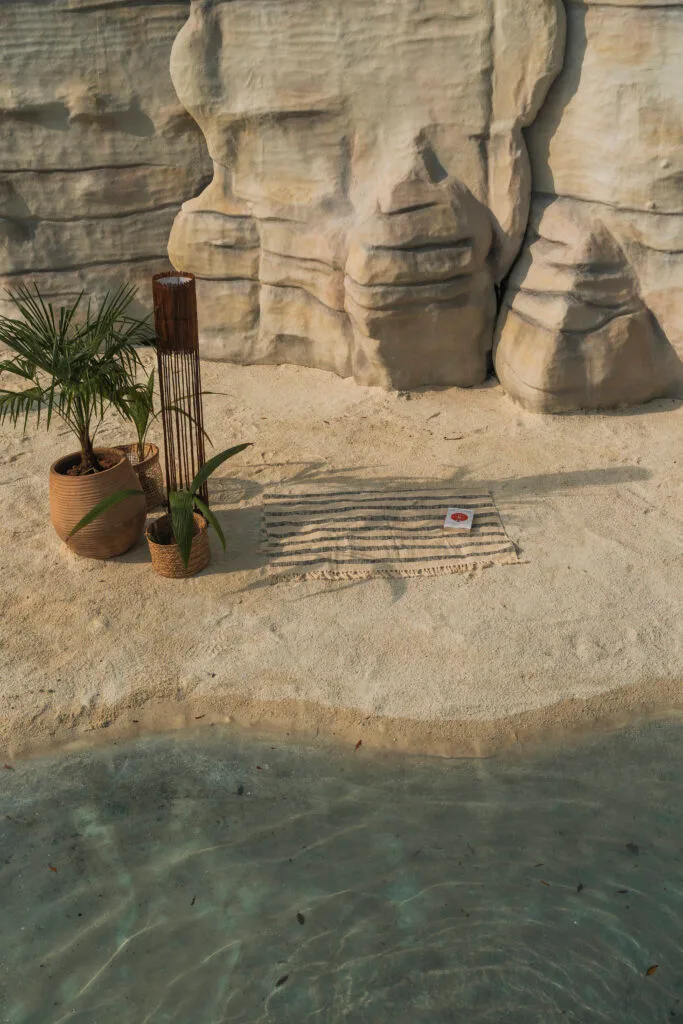 SET DESIGN VOLCANIC BEACH 3 JCA00194